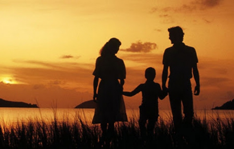 Mẹ cha – Bài thơ sâu sắc về gia đình, cha mẹ mãi mãi là mái nhà của đời con
