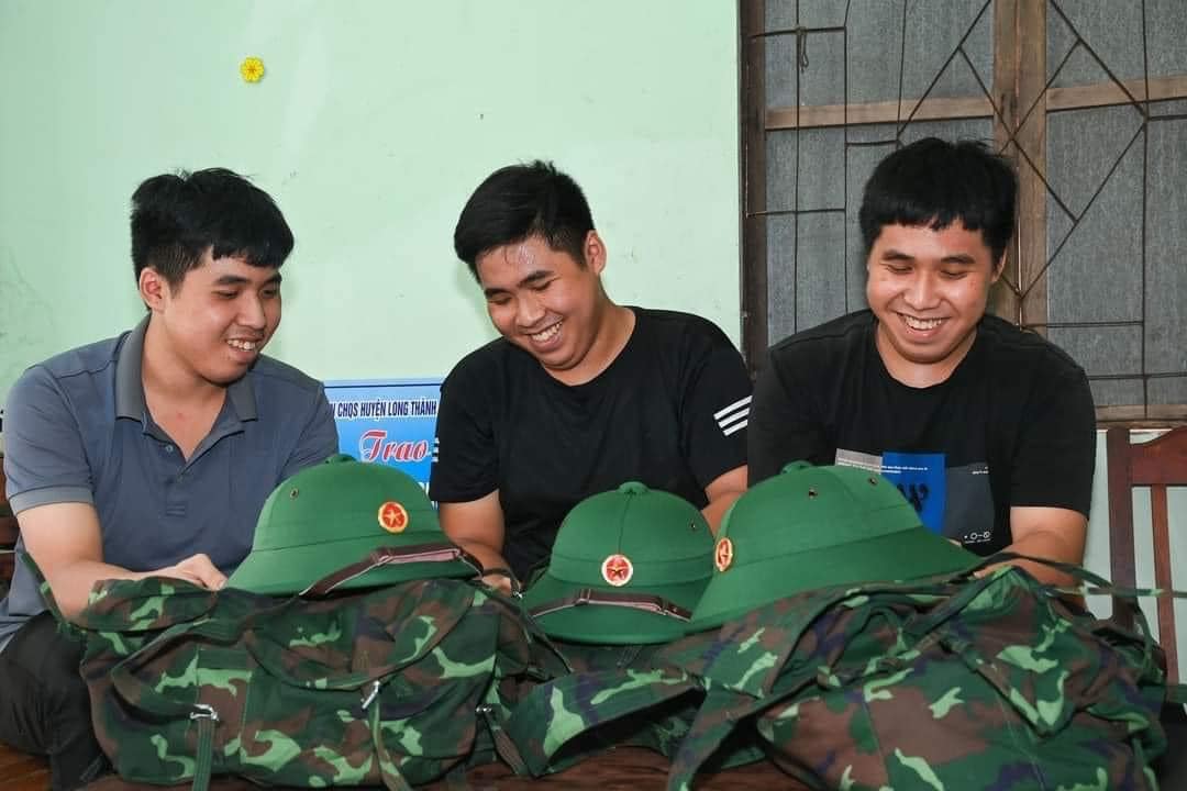 Ba anh em sinh 3 ở Đồng Nai cùng viết đơn tự nguyện đi nhập ngũ