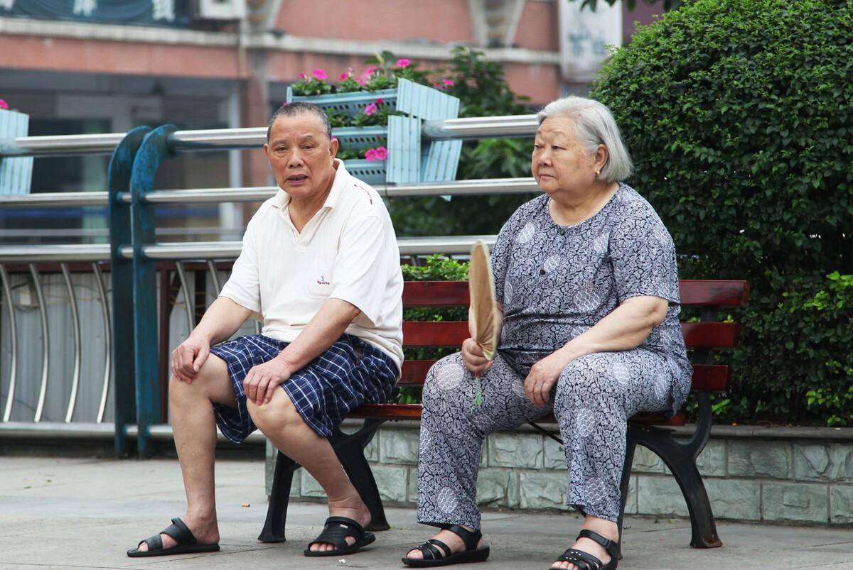 Lương hưu hơn 10 triệu mỗi tháng tuổi già vẫn không sống sung túc. Vì sao?