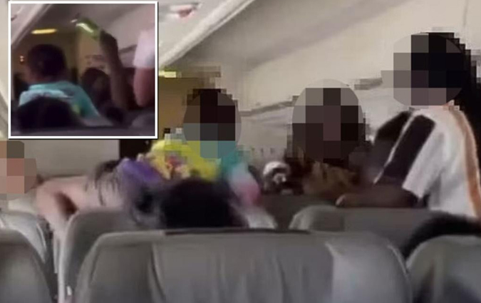 Máy bay hạ cánh khẩn cấp vì hành khách đánh nhau, đập vỡ kính cửa sổ