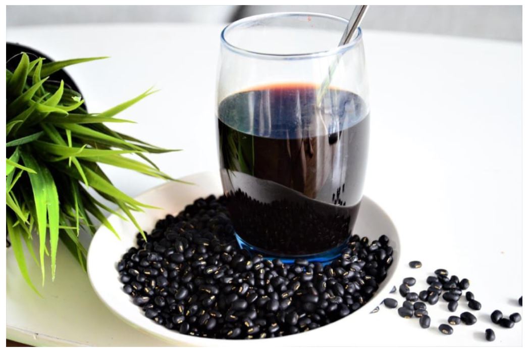 5 lợi ích khi bạn thường xuyên uống nước đỗ đen