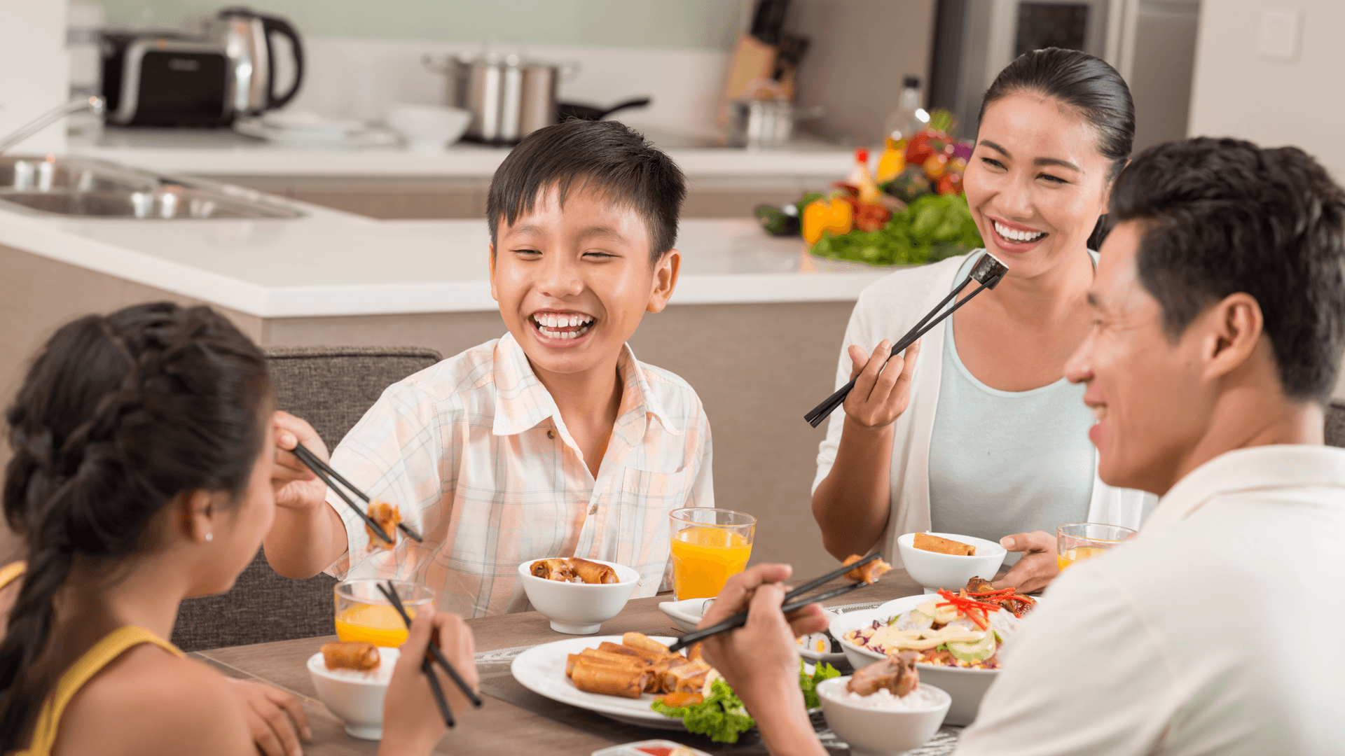 Muốn biết 1 gia đình hạnh phúc hay bất hạnh, chỉ cần nhìn vào 1 bữa ăn là có câu trả lời