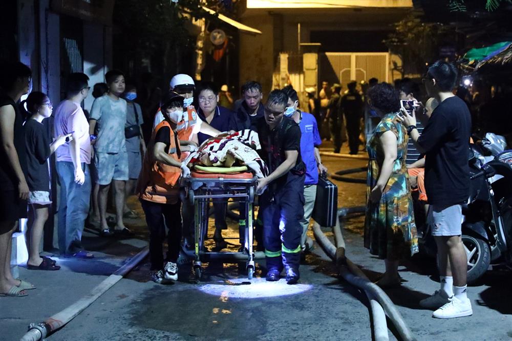 Vụ cháy chung cư ở Hà Nội: ‘Không thể quên hình ảnh hơn 20 điện thoại để trên cùng 1 mặt bàn’