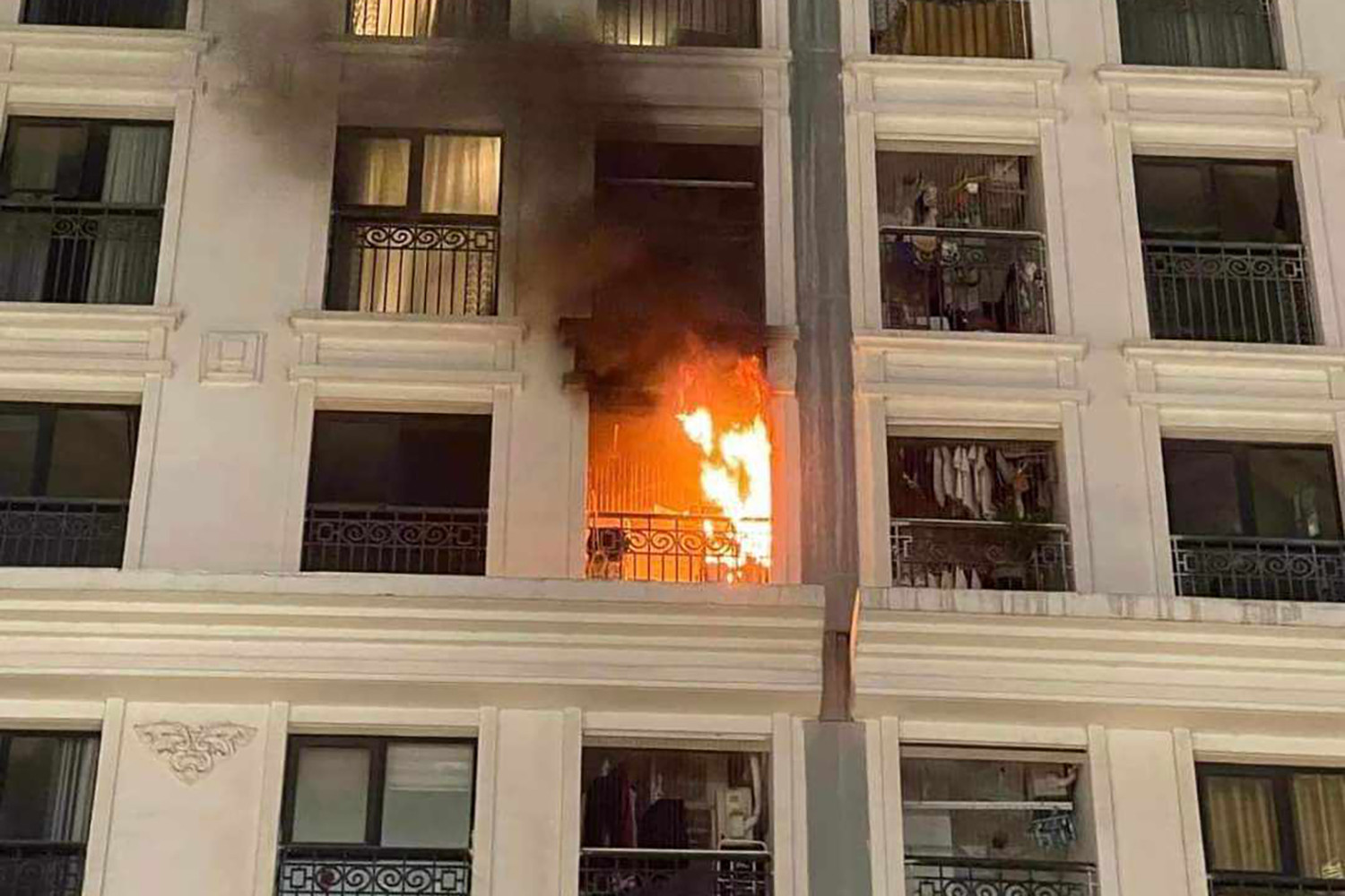 Cháy chung cư ở Hà Nội nghi do dùng nồi chiên không dầu tại ban công