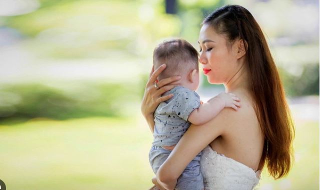 Vì sao ngày càng có nhiều người lựa chọn trở thành mẹ đơn thân?