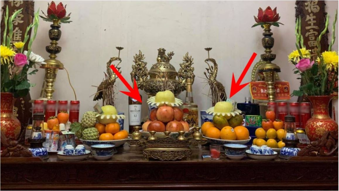 Đĩa trái cây đặt bên trái hay bên phải bàn thờ mới đúng?