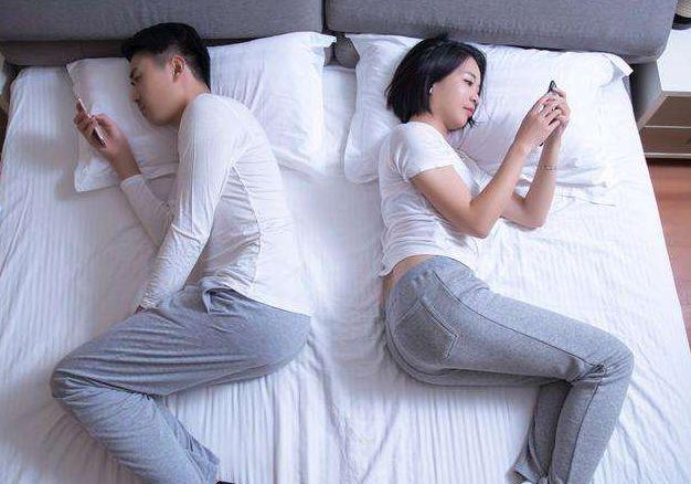 Khi các cặp vợ chồng đến tuổi trung niên quyết định “ngủ riêng” thì hầu hết đều không thể thoát khỏi 3 lý do