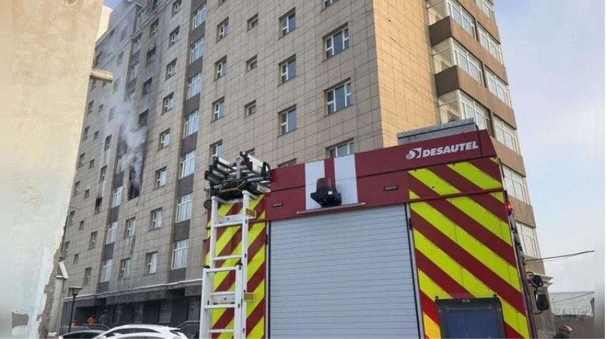 Cháy chung cư cao 10 tầng lúc sáng sớm, 7 người tử vong