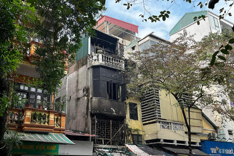Cháy nhà ở phố cổ Hà Nội lúc rạng sáng, 4 người trong gia đình tử vong
