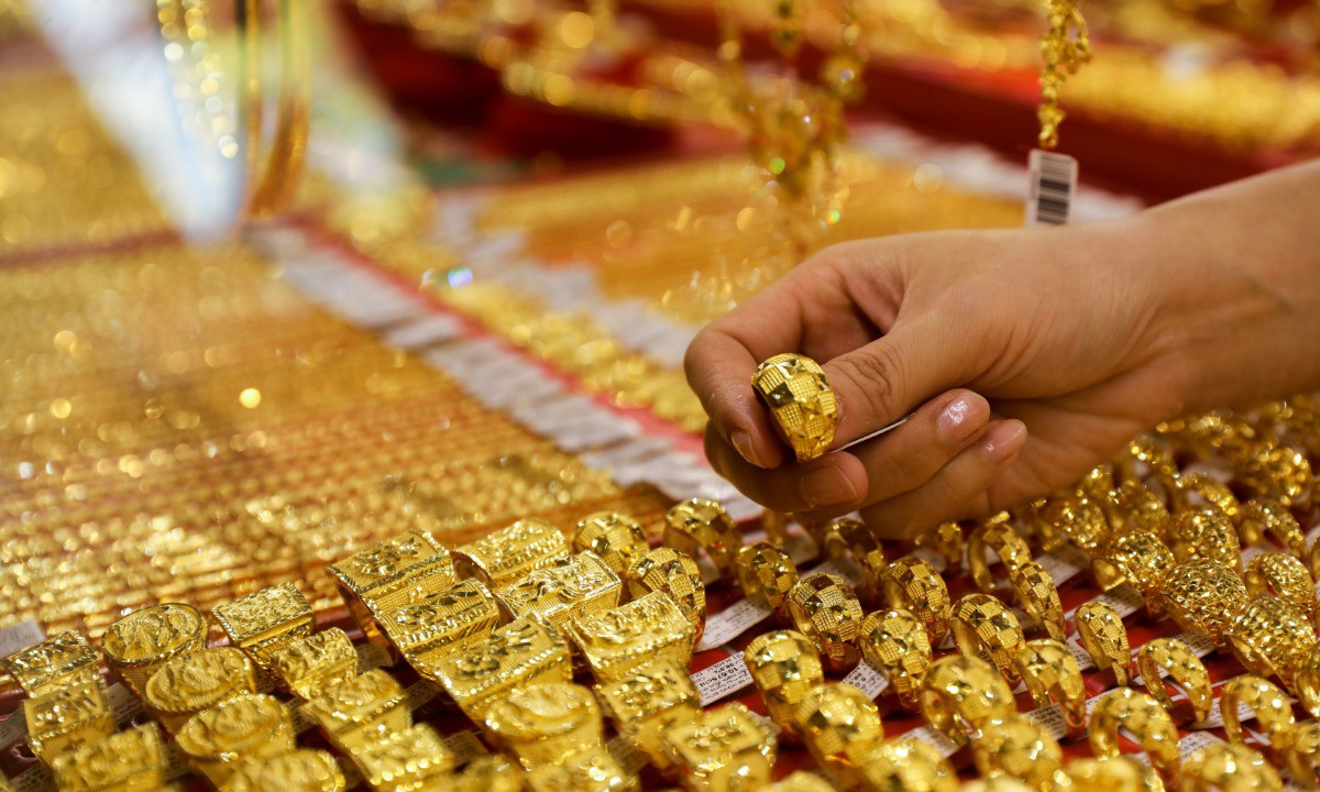 Giá vàng hôm nay 30/3/2024: Vàng trong nước, thế giới tăng giảm trái chiều
