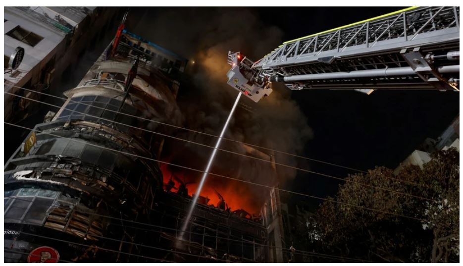 Cháy lớn thiêu rụi một tòa nhà 7 tầng, ít nhất 43 người thiệt mạng