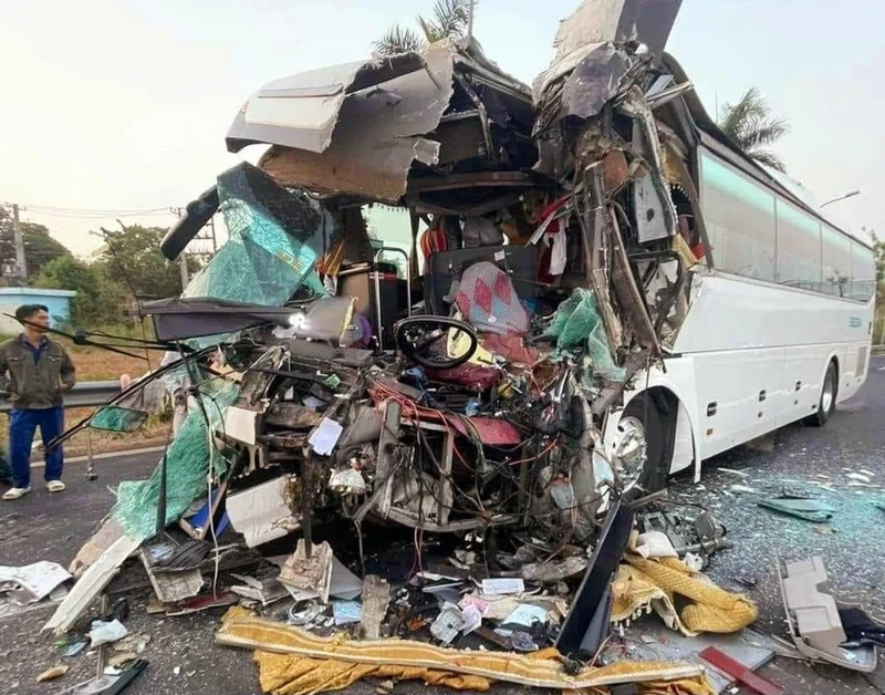 Tai nạn ở đường dẫn cao tốc TP HCM-Long Thành-Dầu Giây, 13 người thương vong