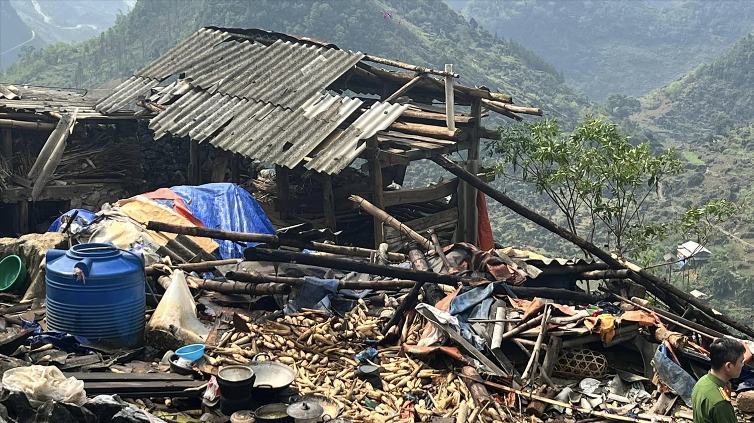 Hà Giang: Sập nhà do mưa lớn, bé gái 5 tuổi tử vong thương tâm