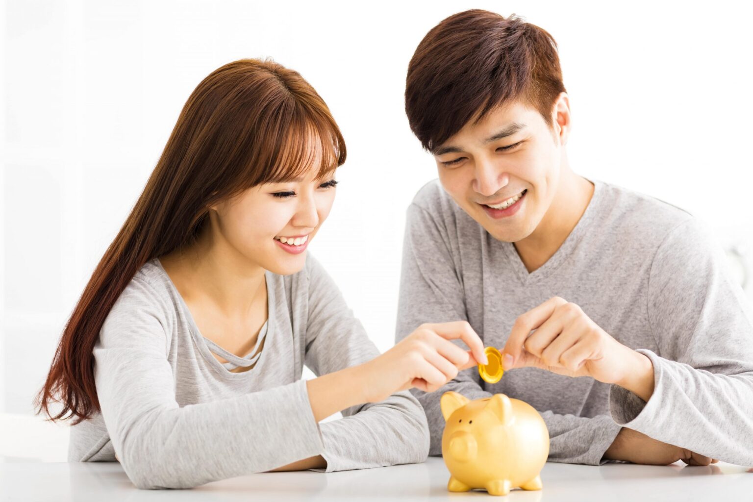 Vợ chồng nên giữ tiền chung hay riêng?