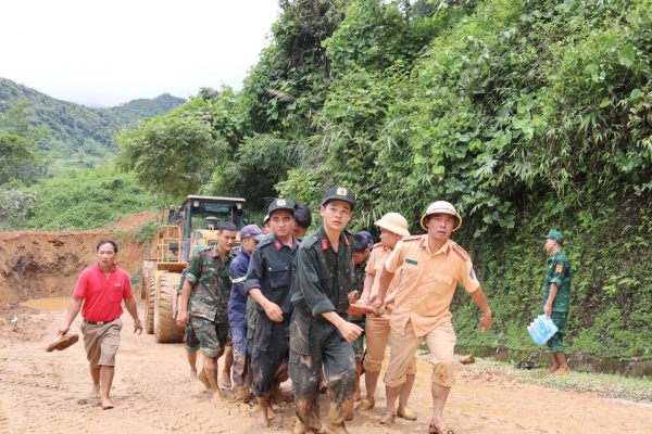 Sạt lở đất ở Hà Giang: 12 nạn nhân tử vong, 4 người đang cấp cứu tích cực