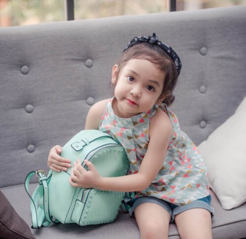 Cô bé Hà Nội được dự đoán “sinh ra để làm Hoa hậu” vì quá đẹp và diện mạo khi trưởng thành