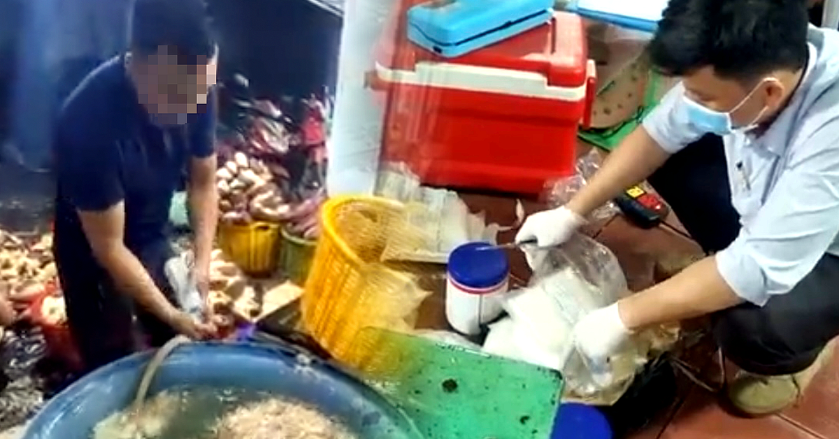 Phát hiện 3 cơ sở Ngâm rau Hoa Chuối với H/àn T/he, chất T//ẩy tr/ắng