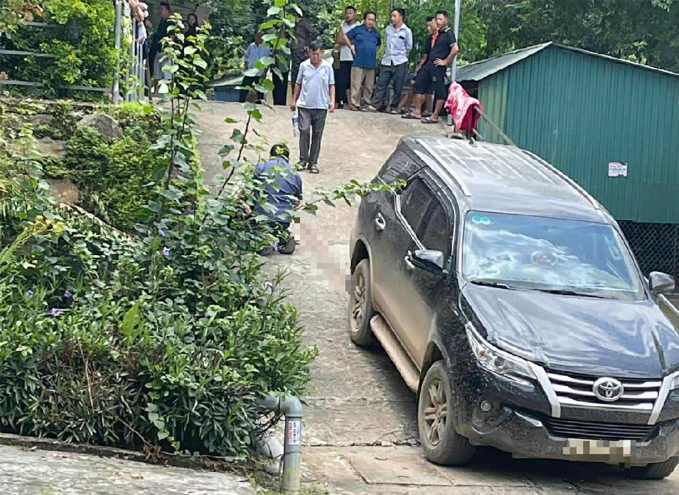 Chơi trong khuôn viên cơ sở y tế, bé 3 tuổi bị ôtô t:ông tuvong