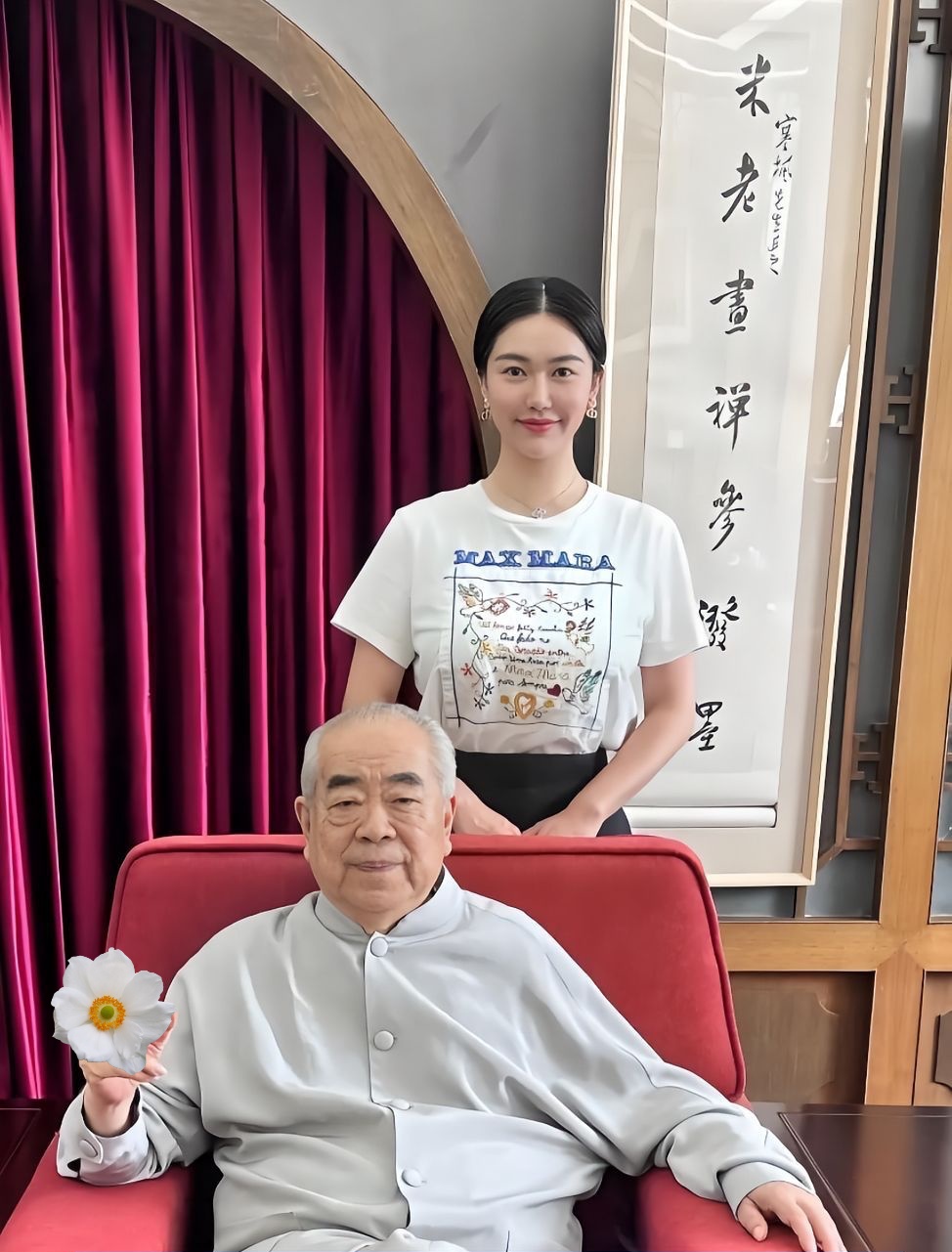 Nghi vấn danh hoạ 87 tuổi nổi tiếng Trung Quốc bị vợ 37 tuổi cuỗm sạch 7.000 tỷ: Drama nóng nhất hiện tại