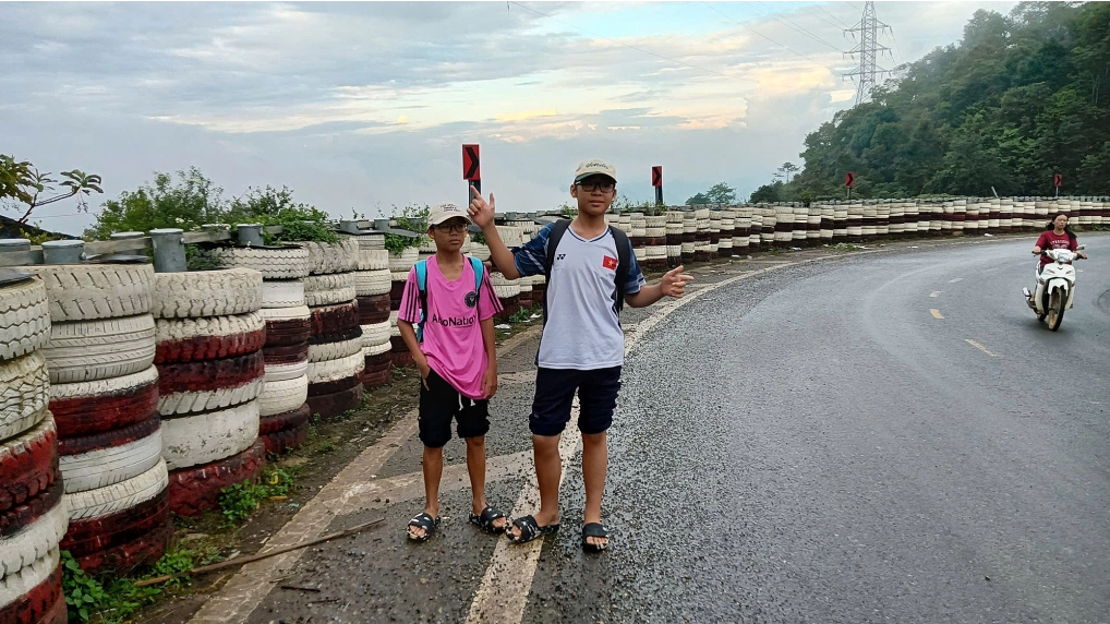 3 mẹ con đi bộ từ Điện Biên về Hà Nội xem diễu binh
