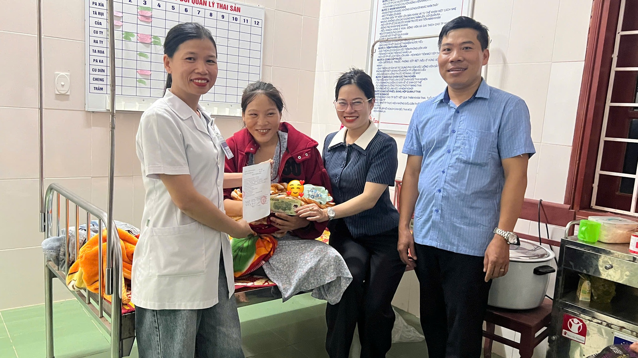 Sản phụ sinh con ngay tại trạm y tế khi đi nhận quà Quốc khánh, đặt tên Hồ Quốc Khánh
