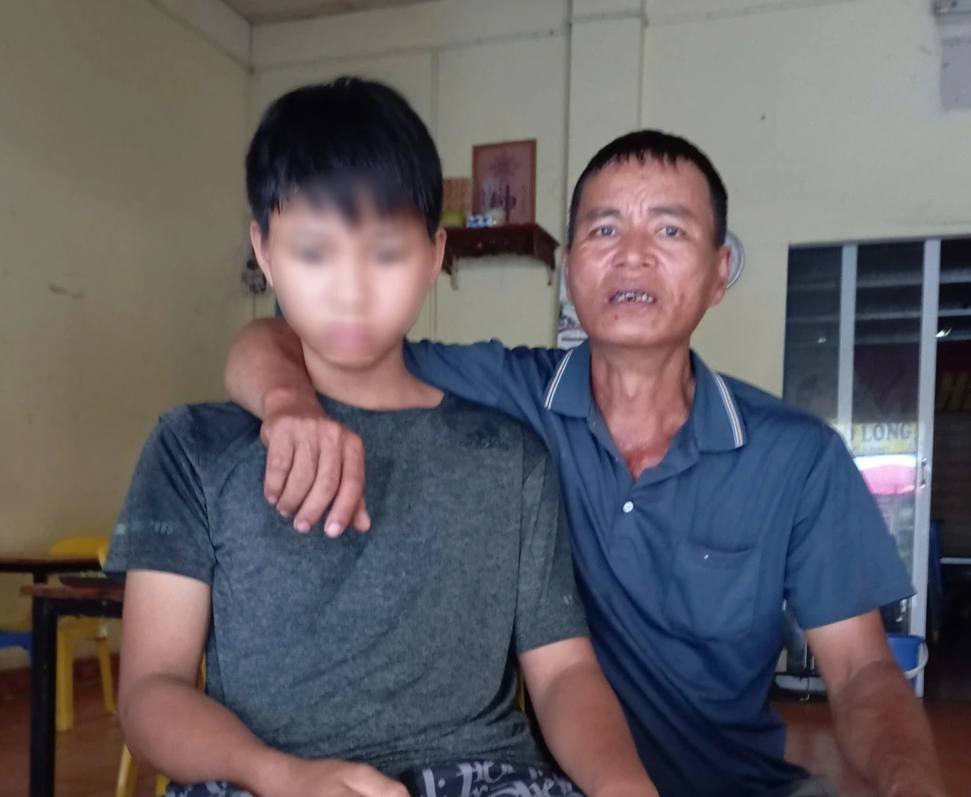 Tìm thấy bé trai bỏ nhà đi 27 ngày ở Hà Nội, người bố vỡ oà hạnh phúc