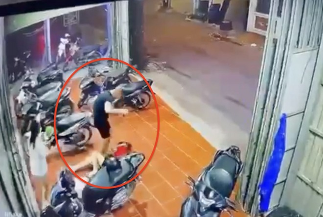Tạm giữ hình sự kẻ hành hung bạn gái ở quán bi-a lúc rạng sáng vì ghen