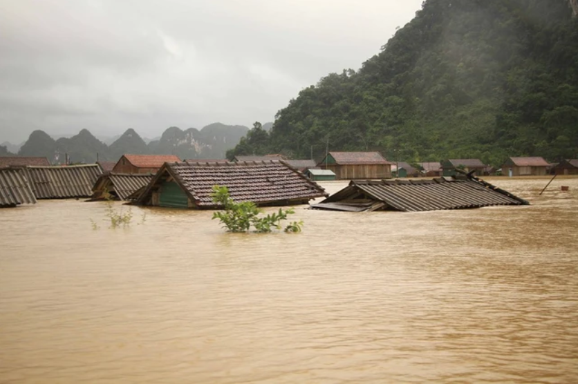 Biển Đông sắp đón cơn bão số 12, miền Trung nguy cơ xuất hiện mưa to, lũ lớn