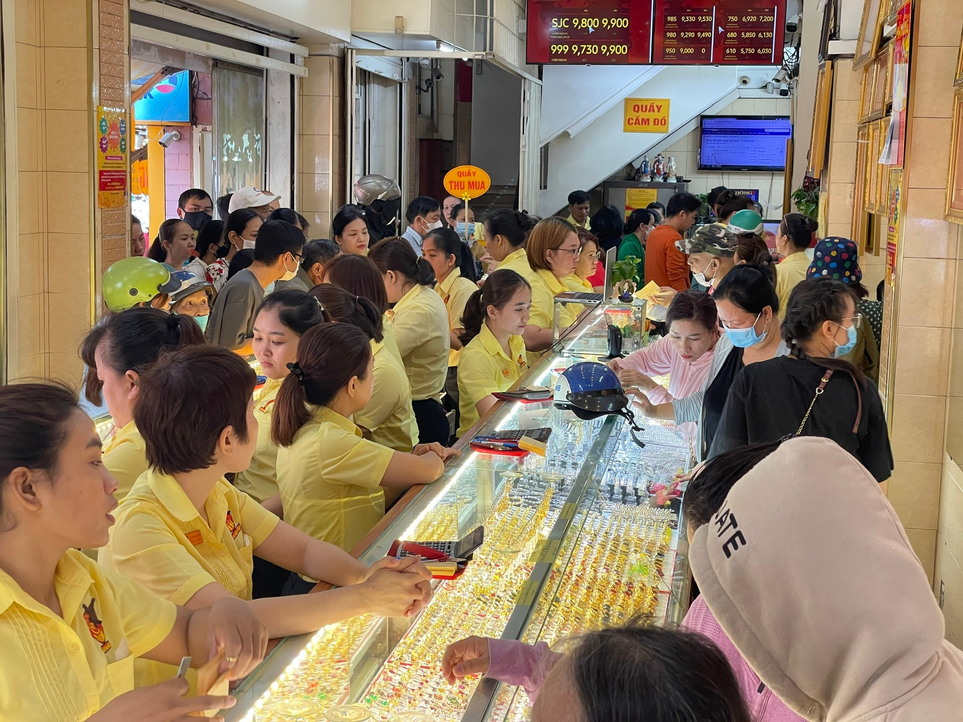 Người mua vàng lưu ý: Một chính sách mới về giao dịch vàng nhẫn, vàng miếng chính thức có hiệu lực