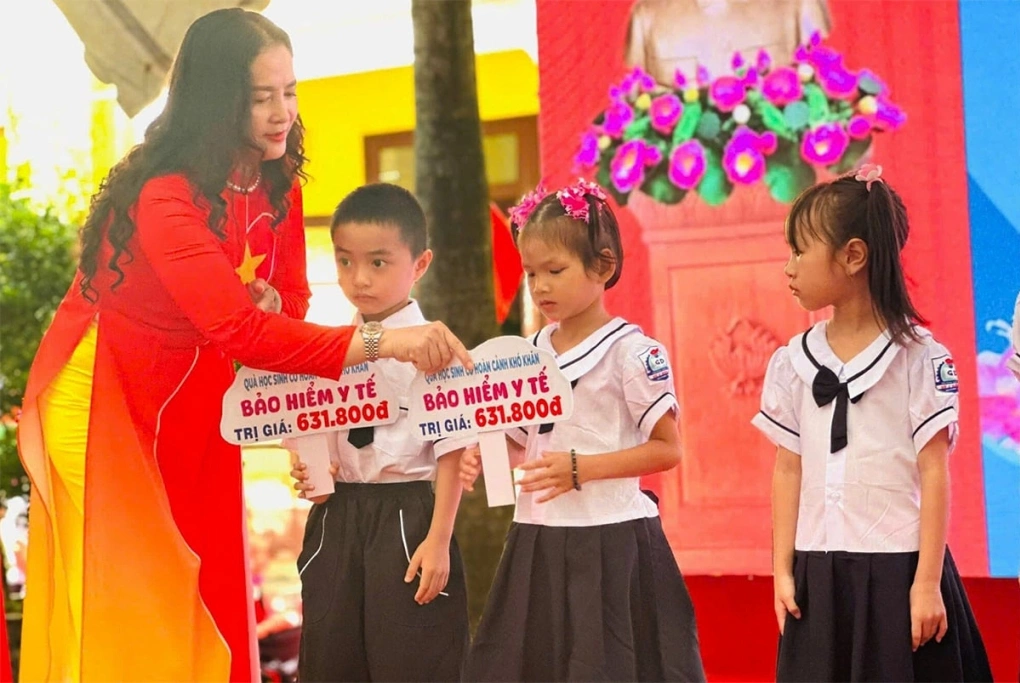 Trường học kêu gọi phụ huynh không tặng quà giáo viên dịp 20/11