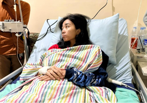 Tá hỏa hai chị em sống cùng thithe mẹ 19 ngày vì được dặn ‘không phiền hàng xóm’