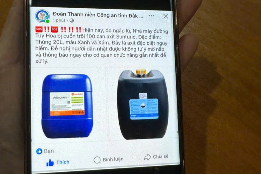 100 can axit sunfuric bị lũ cuốn trôi, công an phát cảnh báo nguy hiểm