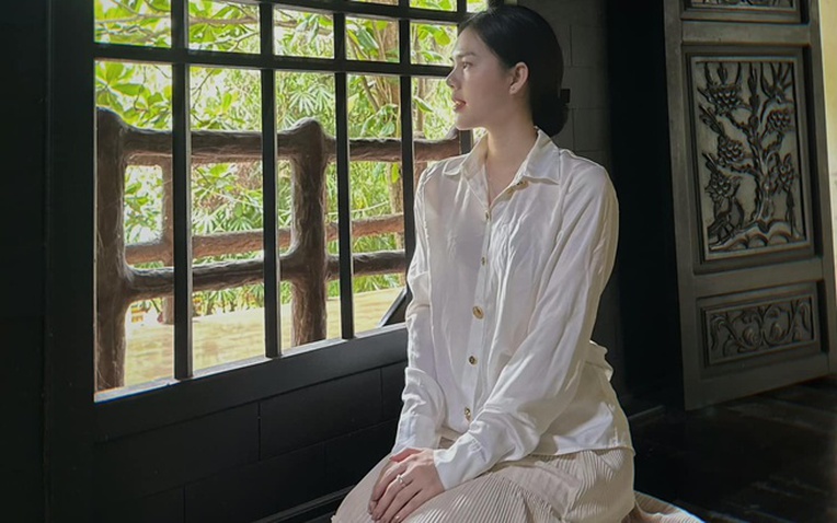 Ngọc Trinh tiễn đưa bạn trai cũ qua đời